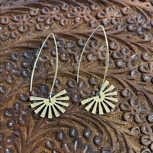 Elegant Gold Fan Earrings